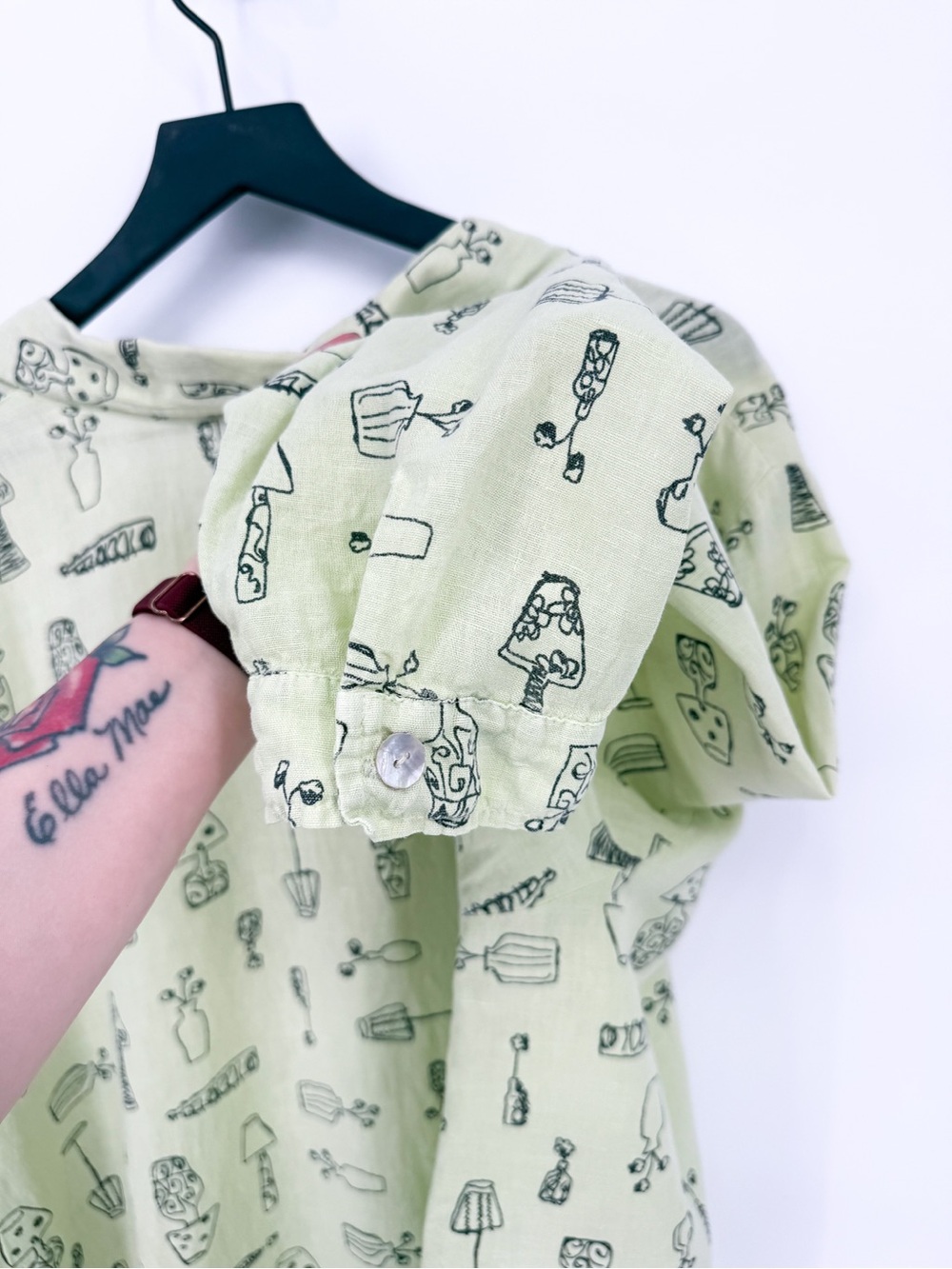 Fenini Linen Pottery and Lamp Doodle Print Button Front Top Green 2X - Picture 8 of 10